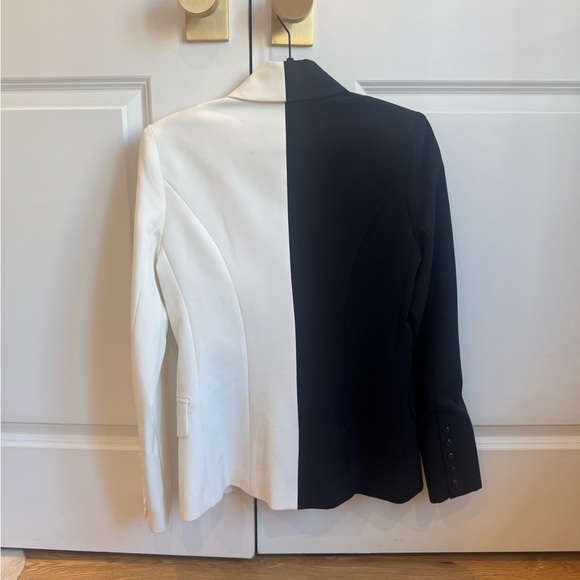 L'AGENCE Black and White Blazer with Professional Tailoring - Picture 10 of 10